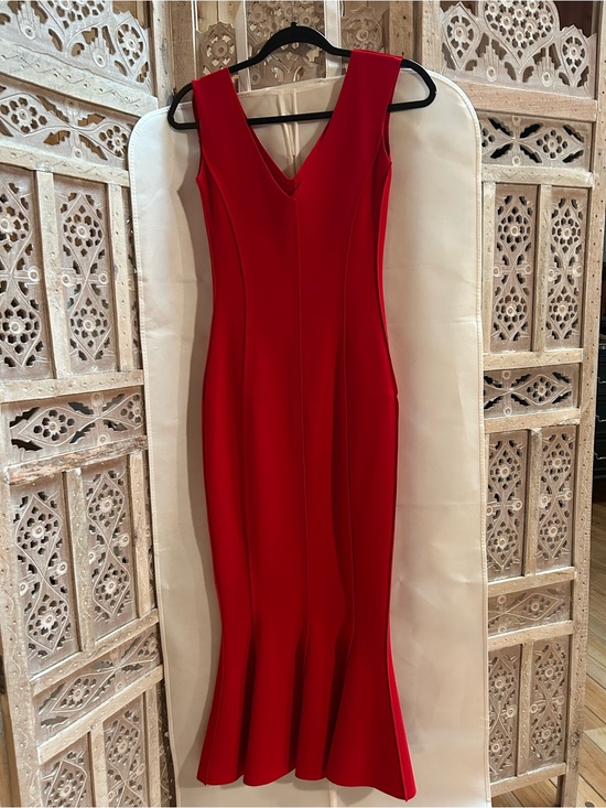Norma Kamali Dresses & Skirts - Norma Kamali Red Sleeveless V-Neck Midi Dress